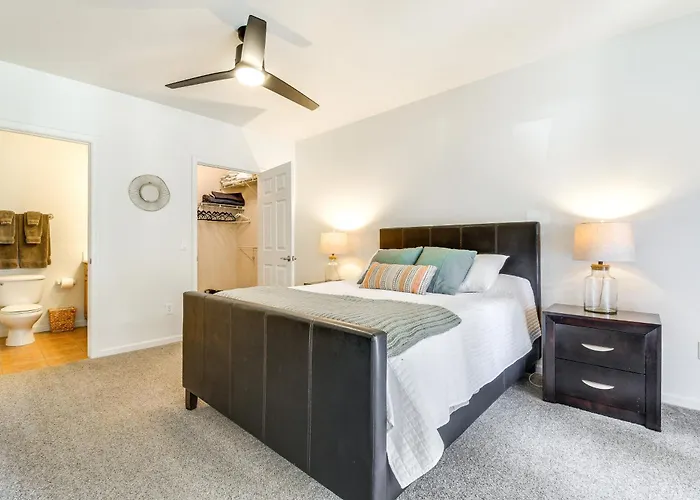 Holiday home 3 Mi To Tpc: Chic W/ Pool Access & Grills *