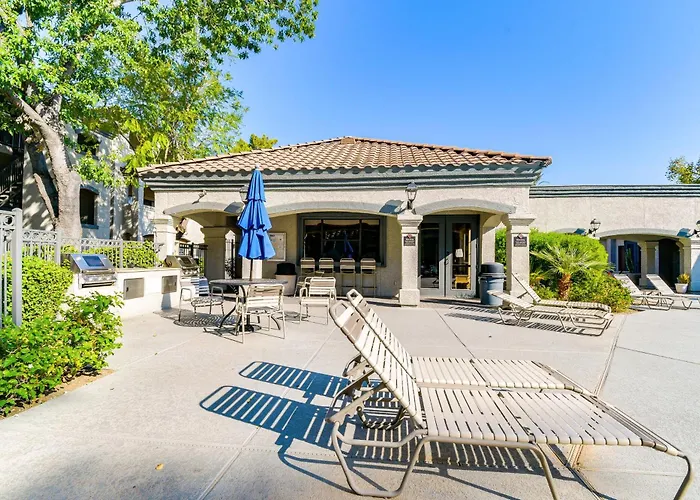 3 Mi To Tpc: Chic W/ Pool Access & Grills
