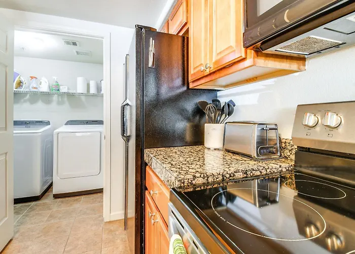 Holiday home 3 Mi To Tpc: Chic W/ Pool Access & Grills