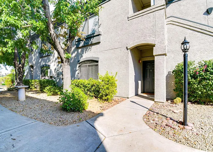 Holiday home 3 Mi To Tpc: Chic W/ Pool Access & Grills *