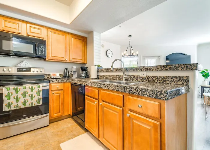 3 Mi To Tpc: Chic W/ Pool Access & Grills *