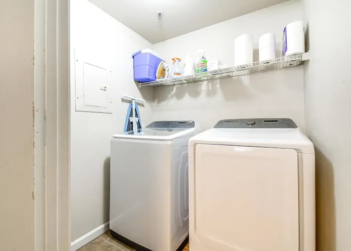 Holiday home 3 Mi To Tpc: Chic W/ Pool Access & Grills *