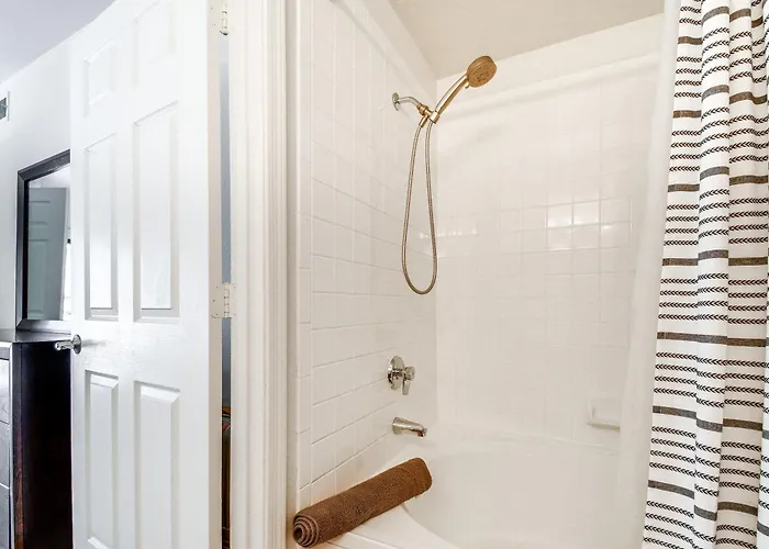3 Mi To Tpc: Chic W/ Pool Access & Grills