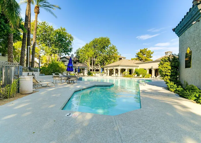 Holiday home 3 Mi To Tpc: Chic W/ Pool Access & Grills *