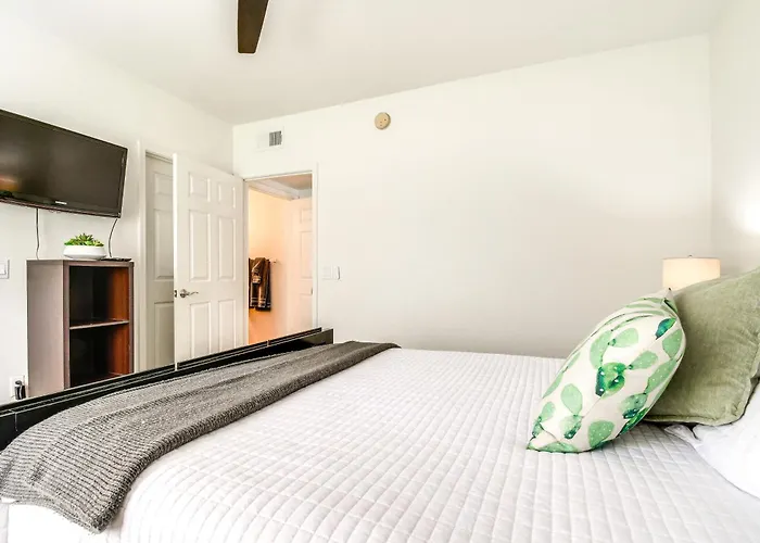 3 Mi To Tpc: Chic W/ Pool Access & Grills *