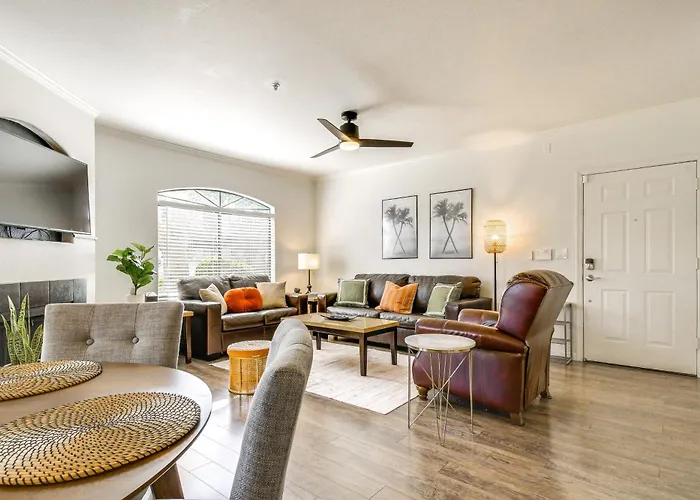 Holiday home 3 Mi To Tpc: Chic W/ Pool Access & Grills Scottsdale